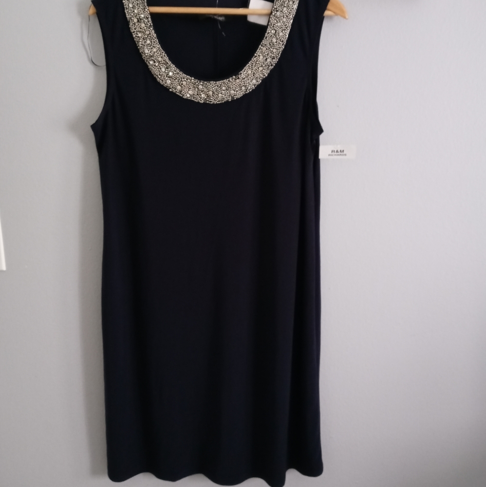 R&M Richards Dress size 14 color blue embellished in the neck sleeveless blue
